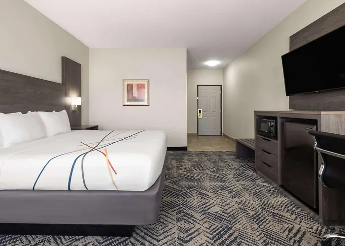 La Quinta By Wyndham Tulsa Airport / Expo Square